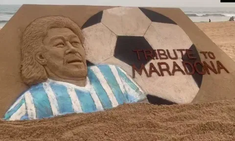 டிகோ மாரடோனா மணல் சிற்பம்