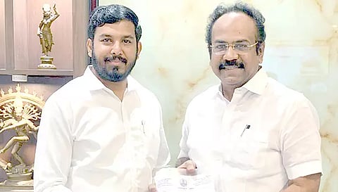 அமைச்சரிடம் ஷா நவாஸ் எம்.எல்.ஏ. கோரிக்கை மனு அளித்தார்.