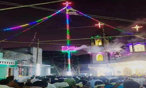 கொடியேற்ற நிகழ்ச்சியில் திரளானோர் பங்கேற்ற காட்சி.