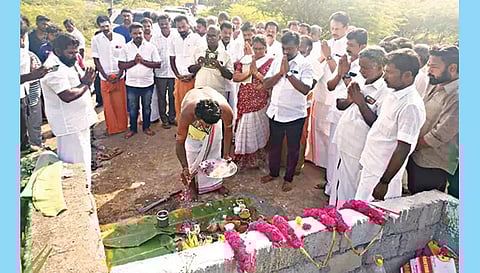 சிறு பாலங்கள் கட்டும் பணி தொடக்கம்