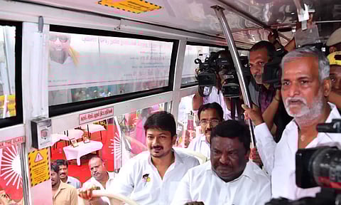 மாநகர பஸ்களில் அடுத்தடுத்த நிறுத்தங்களின் பெயரை அறிவிக்கும் வசதி- உதயநிதி தொடங்கி வைத்து பயணம்