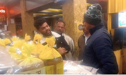 நீலகிரியில் 19 கிலோ பிளாஸ்டிக் பொருட்கள் பறிமுதல்