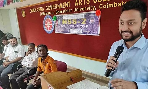 சப்-கலெக்டர் ஸ்ருதன் ஜெய்நாராயணன் கலந்து கொண்டு சிறப்புரையாற்றிய காட்சி.