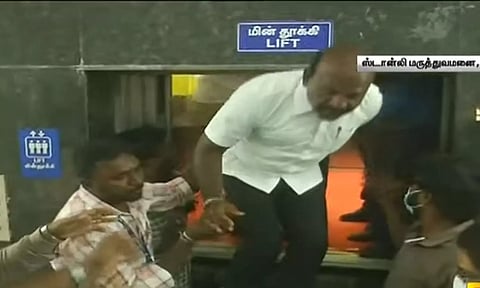 லிப்டில் சிக்கிய மக்கள் நல்வாழ்வுத்துறை அமைச்சர்- ஸ்டான்லி மருத்துவமனையில் பரபரப்பு