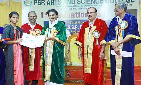 விழாவில் ஒரு மாணவிக்கு அமைச்சர் சாத்தூர் ராமச்சந்திரன் பட்டம் வழங்கினார். அருகில் பி.எஸ்.ஆர். கல்வி குழுமங்களின் தாளாளர் ஆர்.சோலைசாமி உள்ளார்.