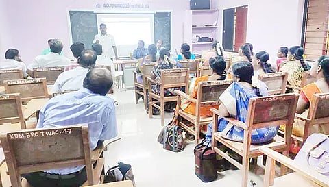 கொள்ளிடம் ஒன்றியத்தில் தலைமை ஆசிரியர்கள் கூட்டம் நடைபெற்றது.