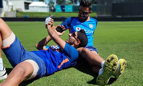 உம்ரான் மாலிக்கால் நான் நிறைய நன்மைகளை அடைகிறேன்- அர்ஷிதீப் சிங்