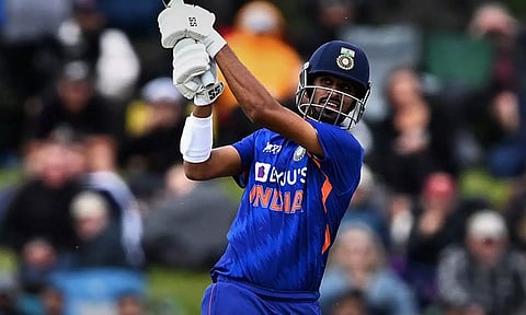 வாஷிங்டன் சுந்தர் அரைசதம்- நியூசிலாந்துக்கு 220 இலக்கு நிர்ணயித்தது இந்தியா