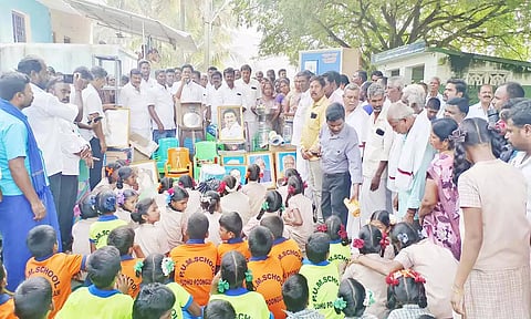 திருப்பத்தூர் புதுப்பூங்குளம் அரசு பள்ளிக்கு சீர்வரிசை பொருட்கள்