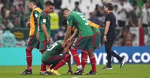 சவுதி அரேபியாவை வீழ்த்தியும் பலன் இல்லை- கோல்கள் அடிப்படையில் மெக்சிகோ வாய்ப்பை இழந்தது