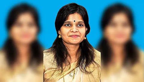 கலெக்டர் காயத்ரி கிருஷ்ணன்.