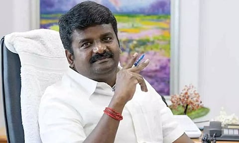 முன்னாள் அமைச்சர் விஜயபாஸ்கரின் வங்கி கணக்குகள் முடக்கம்: ஐகோர்ட்டில் வருமான வரித்துறை விளக்கம்