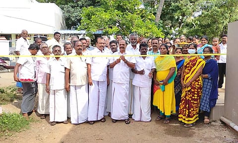 பொதுமக்கள் பயன்பாட்டிற்கு கழிவுநீர் ஓடையை கடம்பூர் ராஜூ எம்.எல்.ஏ. திறந்து வைத்த போது எடுத்தபடம்.