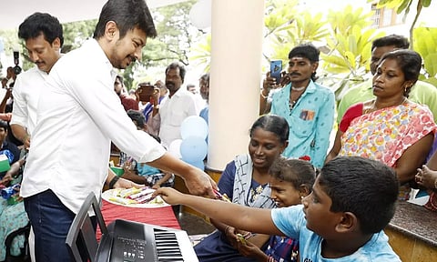 சென்னை கோட்டூர் பூங்காவில் மாற்றுத்திறனாளி மாணவர்களுடன் உதயநிதி ஸ்டாலின் கலந்துரையாடல்