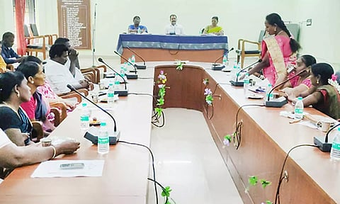 கொள்ளிடம் ஊராட்சி ஒன்றியக்குழு கூட்டம் நடைபெற்றது.