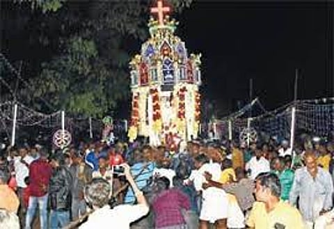 அல்லித்துறை புனித சவேரியார் ஆலய தேர்பவனி