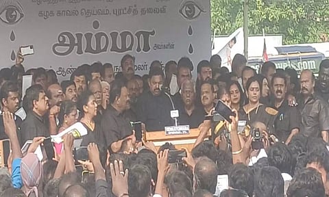'துரோகிகளை தூள் தூளாக்குவோம்'- ஜெயலலிதா நினைவிடத்தில் எடப்பாடி பழனிசாமி வீர சபதம்