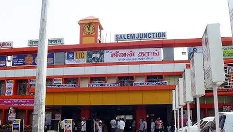 சேலம் ரெயில் நிலையத்தில் ஆர்.பி.எப் போலீசார் சோதனை