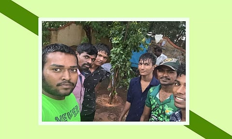 மரங்களை மறுநடவு செய்த பூவுலகை காப்போம் இயக்கத்தினர்.