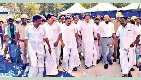 உப்பு நிறுவனத்தை அமைச்சர்கள் தங்கம் தென்னரசு, ராஜகண்ணப்பன் ஆகியோர் ஆய்வு செய்தனர்.