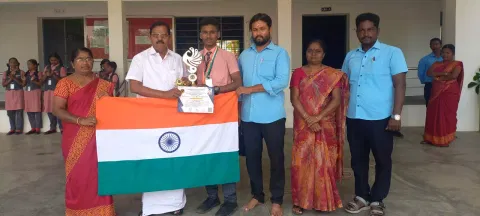 குத்து சண்டை போட்டியில் கரூர் பள்ளி மாணவர் சாதனை