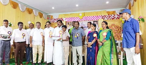 கலைத்திருவிழாவில் வெற்றி பெற்ற மாணவர்களுக்கு பரிசுகள்