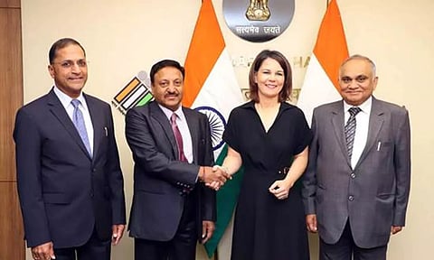 தேர்தல் ஆணையர்களுடன் ஜெர்மனி வெளியுறவு மந்திரி 