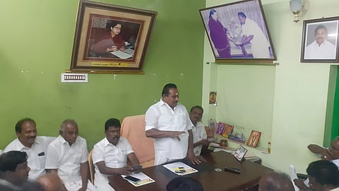 ஆலோசனை கூட்டத்தில் மாவட்ட செயலாளர் எஸ்.பி. சண்முகநாதன் பேசியபோது எடுத்தபடம்.