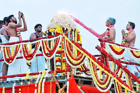 சூட்டுபொத்தை மலை உச்சி மீது கார்த்திகை தீபம் ஏற்றப்பட்ட போது எடுத்தபடம்.