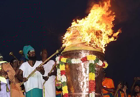 பிரம்மரிஷி மலையில் கார்த்திகை மகா தீபம் ஏற்றி வழிபாடு