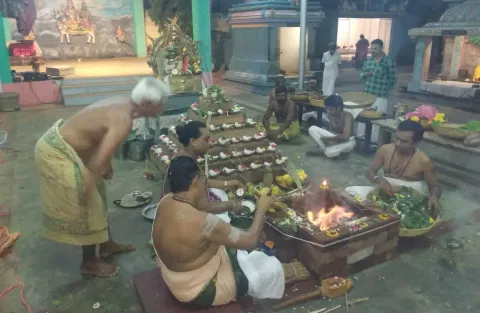 பவானி சங்கமேஸ்வரர் கோவிலில் சிறப்பு வழிபாடுகள்