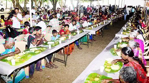 சிவானந்தா ஆசிரமத்தில் அன்னதானம்