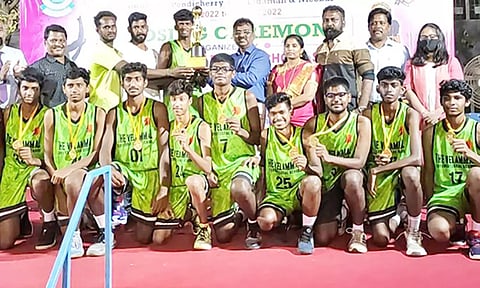 மாணவிகளுக்கான போட்டியில் வெற்றி பெற்ற செட்டிநாடு வித்யாஸ்ரமம் பள்ளி.