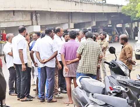 மேயர் ஜெகன்பெரியசாமி ஆய்வு செய்த போது எடுத்தபடம்.