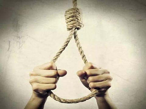 பெண் போலீசின் கணவர் தூக்குபோட்டு தற்கொலை