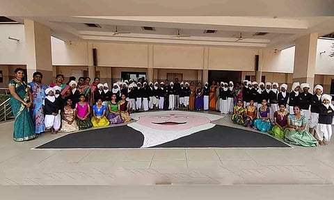 திருமுருகன்பூண்டி ஏ.வி.பி.பள்ளியில் பாரதியார் பிறந்தநாள் விழா