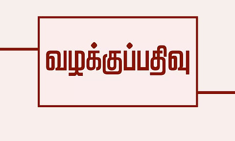 காயல்பட்டினத்தில் குடிசை வீடுகள் இடிக்கப்பட்டதை தடுத்தவர்களுக்கு கொலை மிரட்டல்- வார்டு கவுன்சிலரின் மகன் உள்பட 3 பேர் மீது வழக்கு