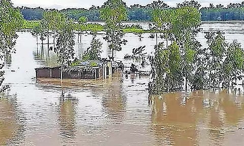 வெள்ள அபாயம் ஏற்பட்டால் மீட்பு பணிக்கு தயாராக இருக்க வேண்டும்