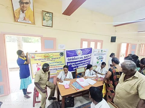 நகர்மன்ற தலைவா் ராமலெட்சுமி தலைமையில் மருத்துவ முகாம் நடந்தபோது எடுத்தபடம்.