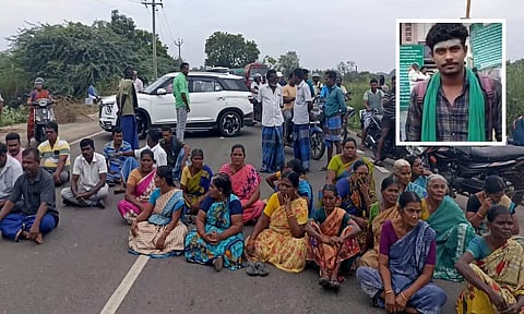 கார்த்திக்கின் உறவினர்கள் சாலை மறியலில் ஈடுபட்ட காட்சி. (உள்படம்) உயிரிழந்த கார்த்திக்.