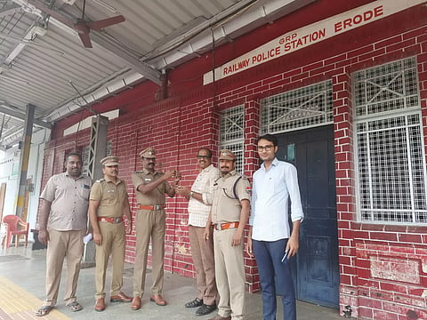 ரெயிலில் 3 பவுன் நகையை தவறவிட்ட மூதாட்டி