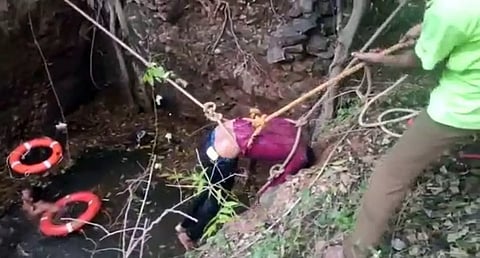 கிணற்றில் தவறி விழுந்து வாலிபர் பலி