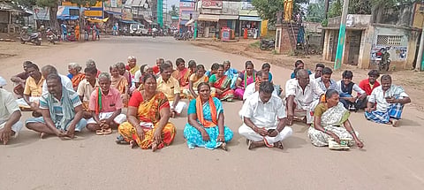சாலை மறியலில் ஈடுபட்ட பா.ஜ.க.வினர் கைது