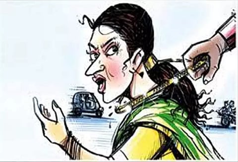 வீடு புகுந்து பெண்ணிடம் சங்கிலி பறிப்பு