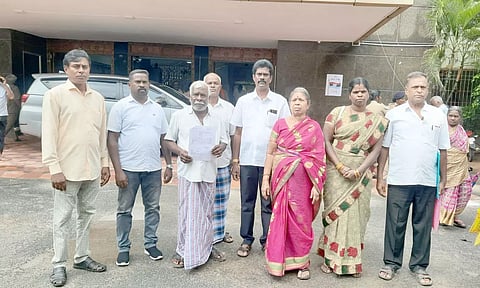 கோவில் நிலத்தை ஆக்கிரமித்தவர் மீது நடவடிக்கை எடுக்க வலியுறுத்தி தருமபுரி கலெக்டரிடம் மனு