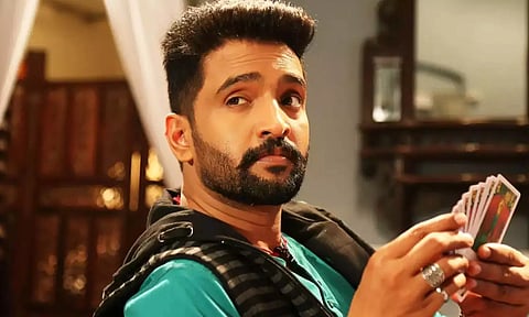 கண்ணம்மா புடிச்சி உள்ள தள்ளிடாத.. சந்தானம் படத்தின் இரண்டாவது பாடல் வெளியானது..