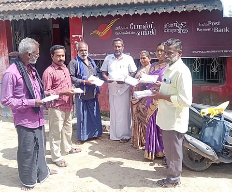 திருப்புல்லாணி தபால் அலுவலகத்தில் கடிதம் அனுப்பும் இயக்கம் நடந்தது.