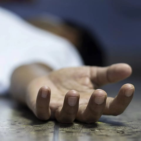 தொழிலாளி கீழே தவறி விழுந்து பலி