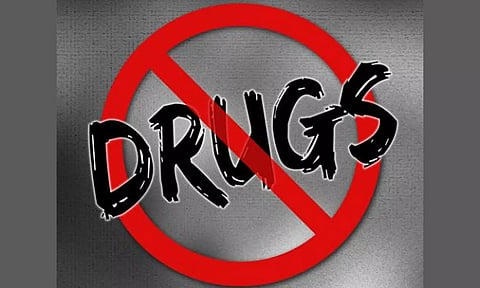 போதை மருந்தை சிறுவனுக்கு வலுக்கட்டாயமாக கொடுத்த கொடுமை: சமூக வலைத்தளங்களில் வைரலாகும் வீடியோ