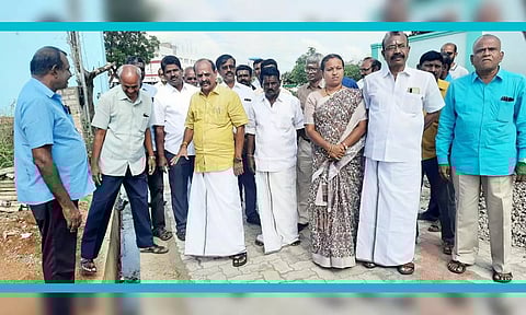 பேவர் பிளாக் சாலையை பொதுமக்கள் பயன்பாட்டிற்கு கடம்பூர் ராஜூ எம்.எல்.ஏ. திறந்து வைத்தபோது எடுத்தபடம்.